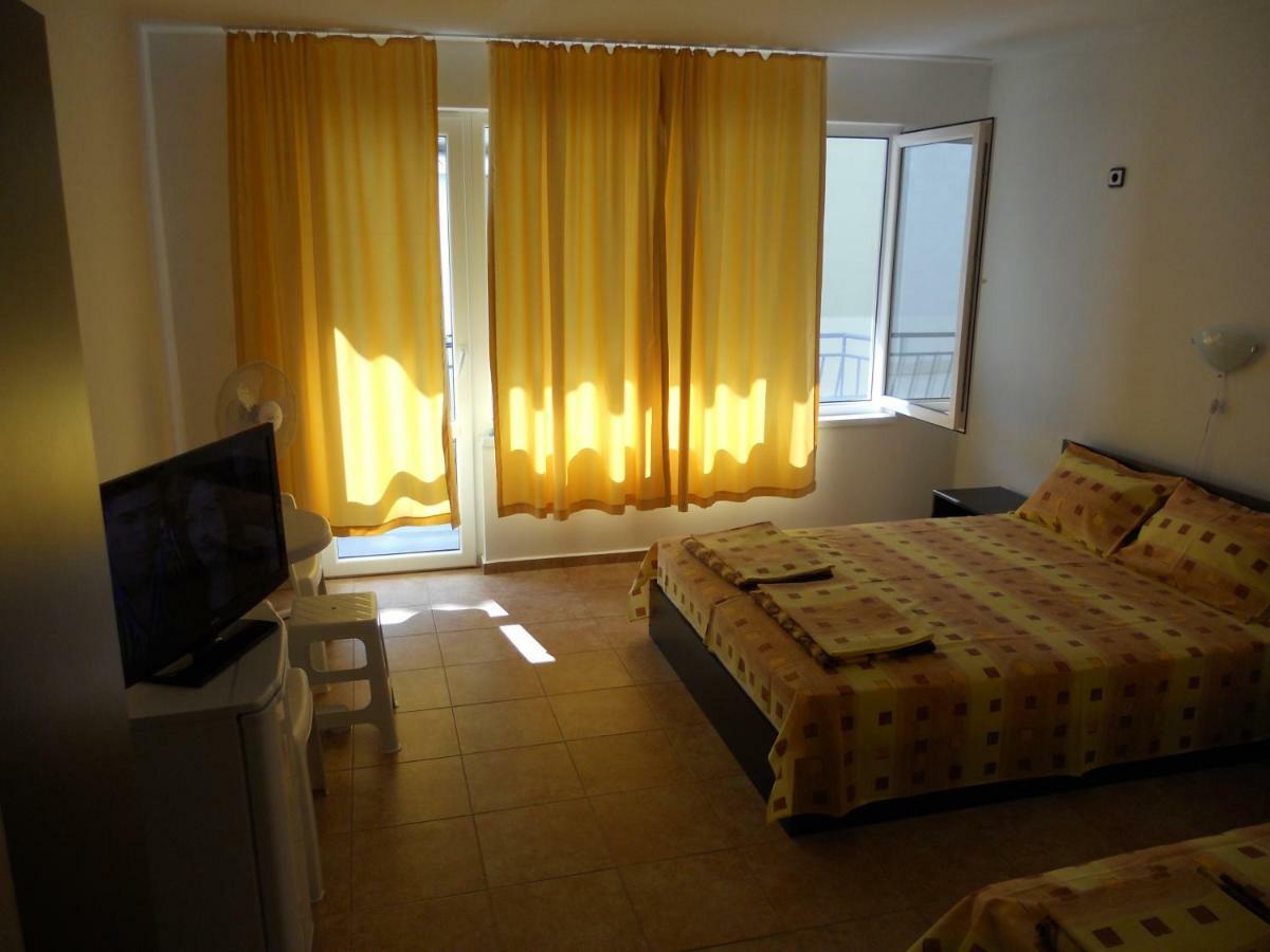 Guest House "Tania" Ahtopol Exterior foto